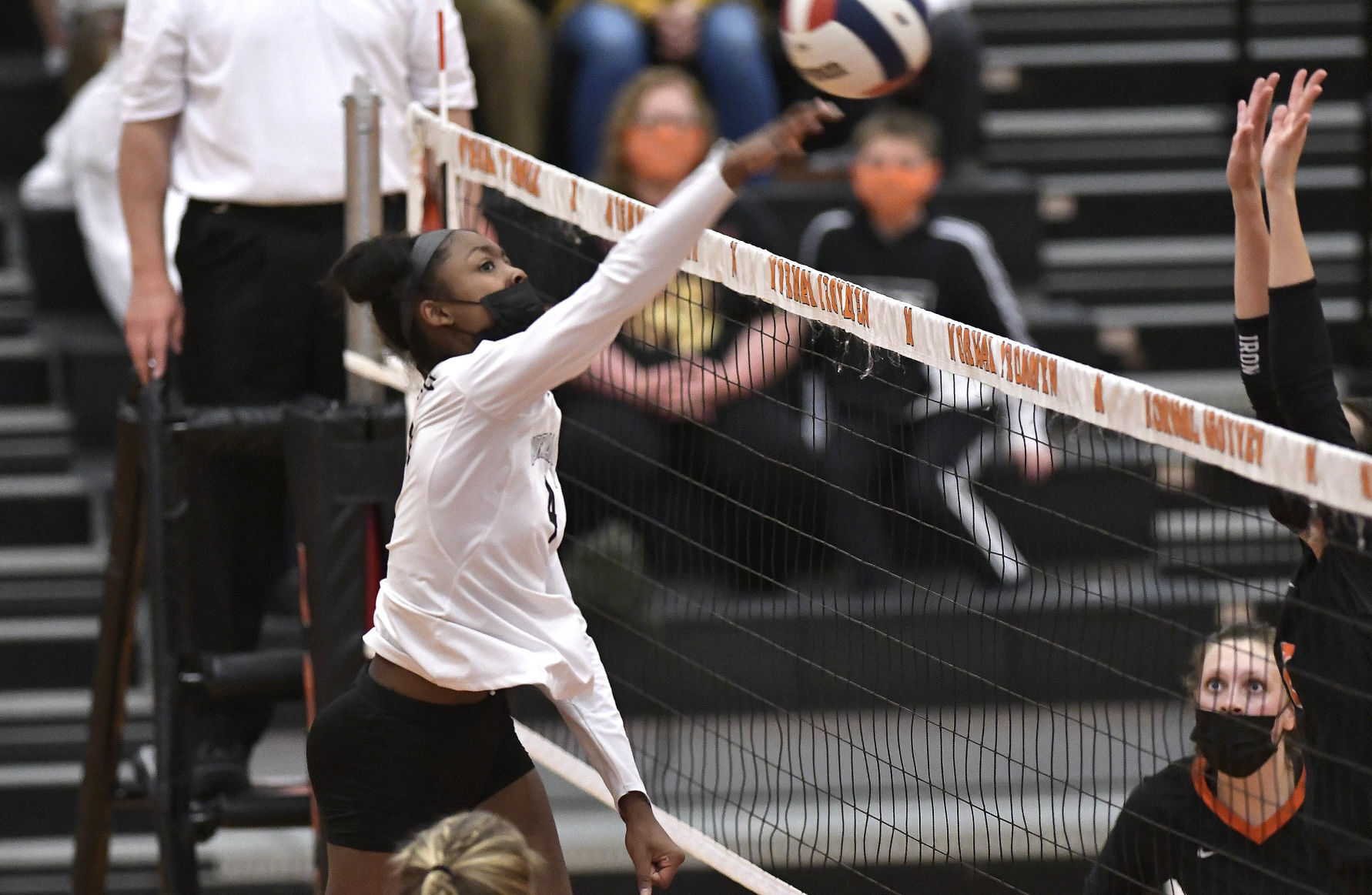 042121-blm-spt-5nchsvolley